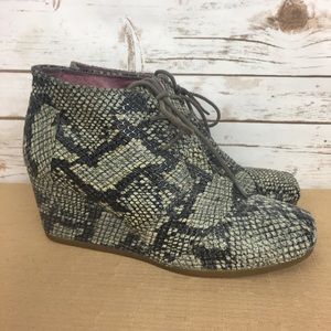 Toms Desert Wedge Snake Print Booties